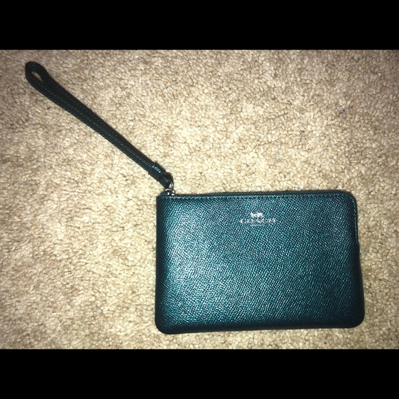 🌹COACH🌹DARK BLUE WRISTLET - Picture 3 of 5